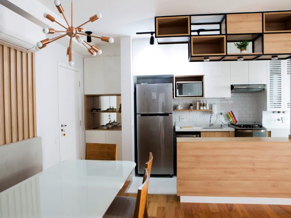 Foto da reforma concluída - Living e cozinha integrados